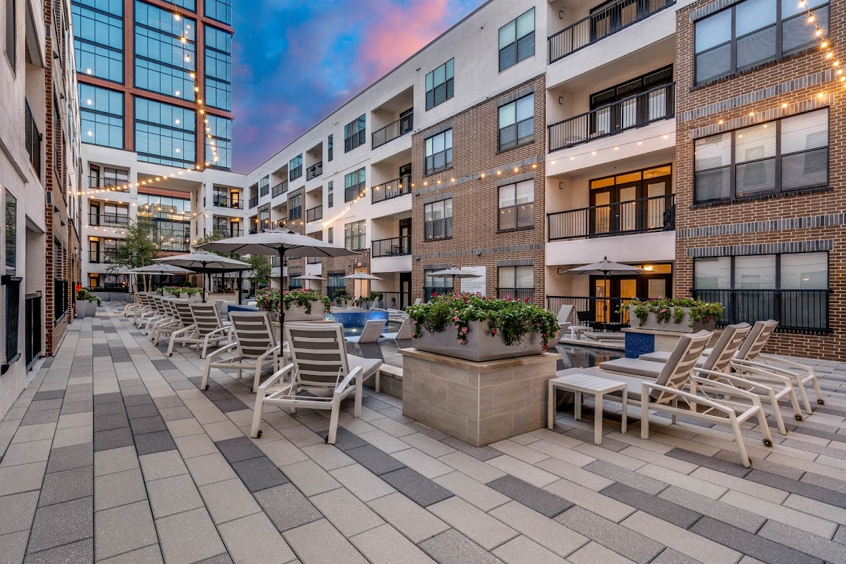 AMLI Quadrangle apartments in Dallas, TX
