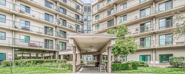 Lakeland Place apartments in Waterford Township, MI