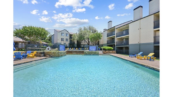 Rock Creek apartments in Addison, TX
