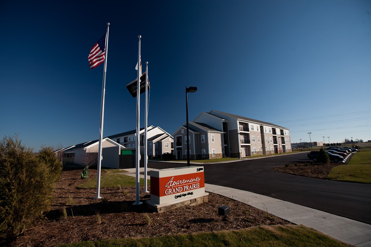 Apartments at Grand Prairie apartments in Peoria, IL