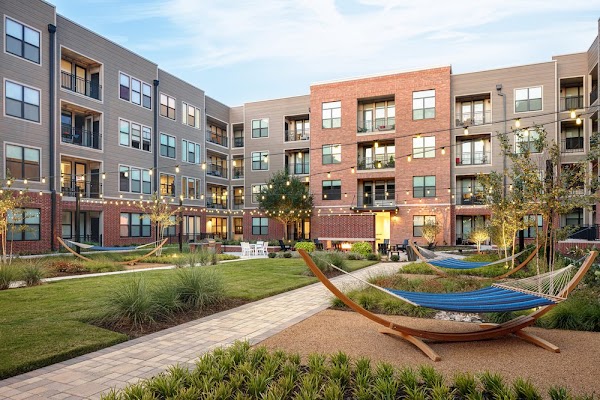 AMLI Addison apartments in Addison, TX