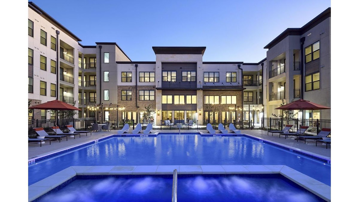 Avenida Carrollton apartments in Carrollton, TX