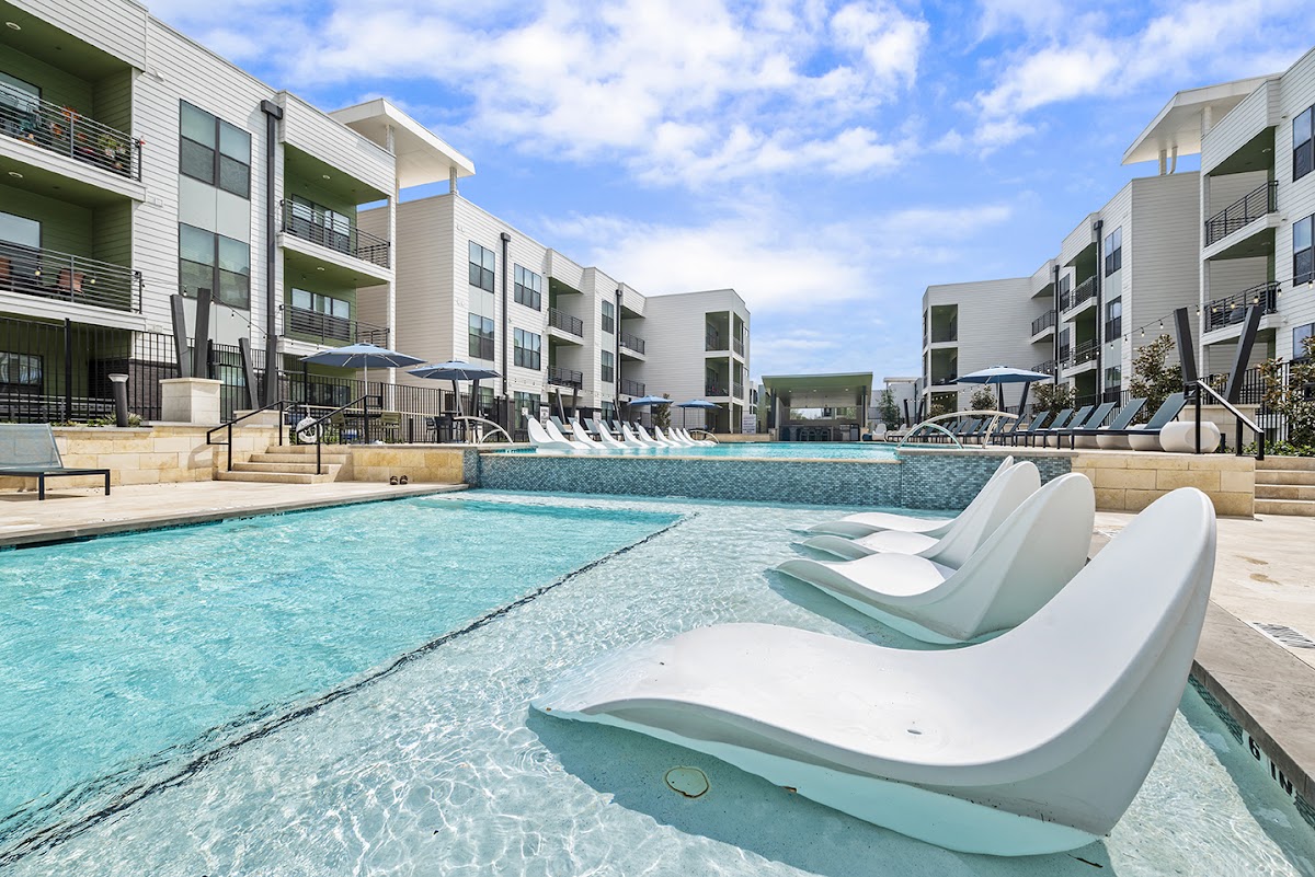 Cortland Bluff Springs apartments in Austin TX