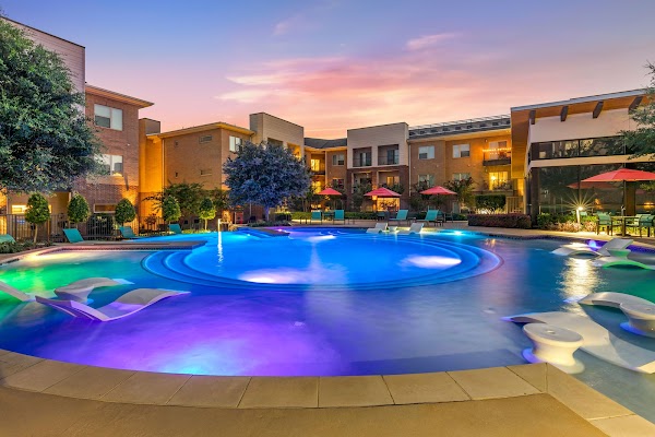 Lantower Legacy Lakes apartments in Addison, TX