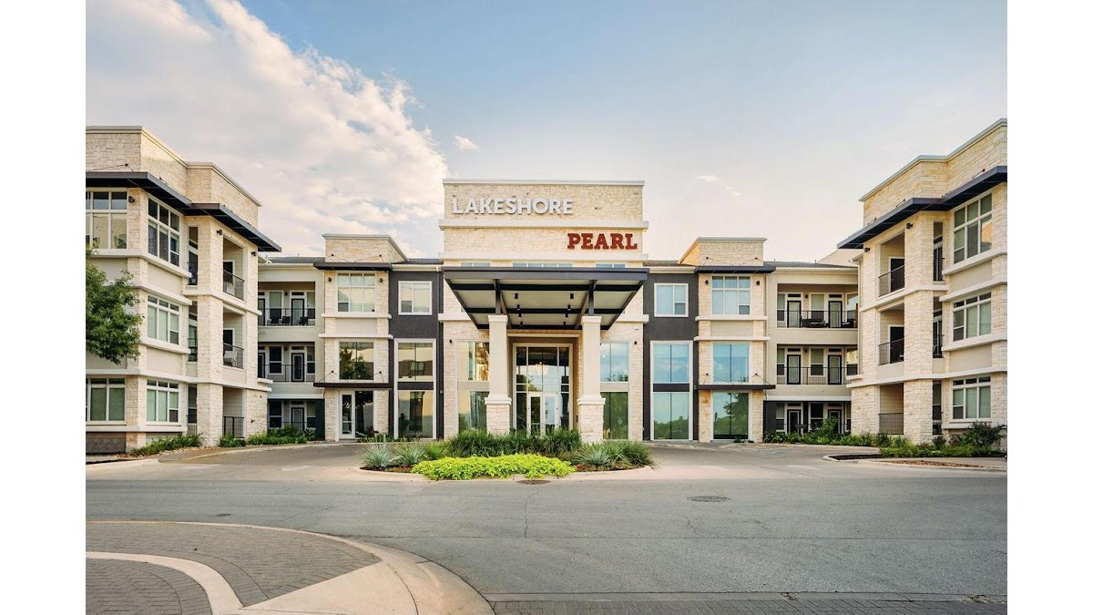 Lakeshore Pearl apartments in Austin TX