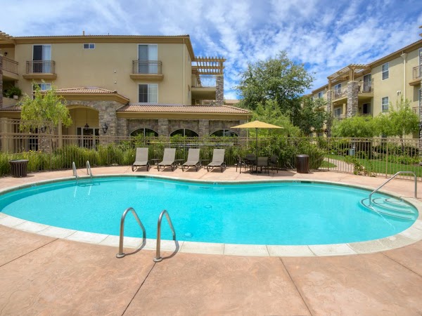 Avalon Thousand Oaks Plaza apartments in Thousand Oaks, CA
