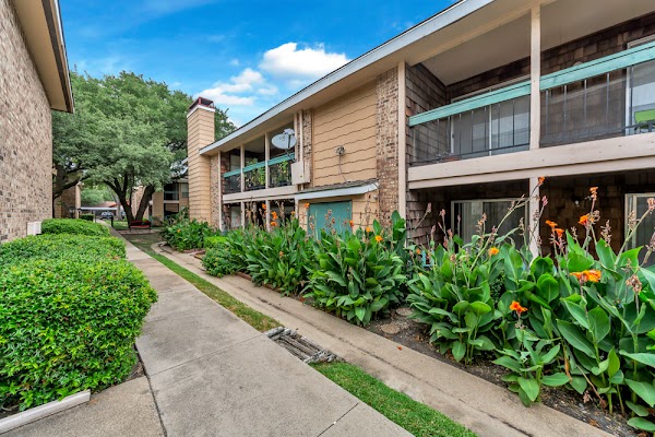 Spring Creek Apartments apartments in Addison, TX