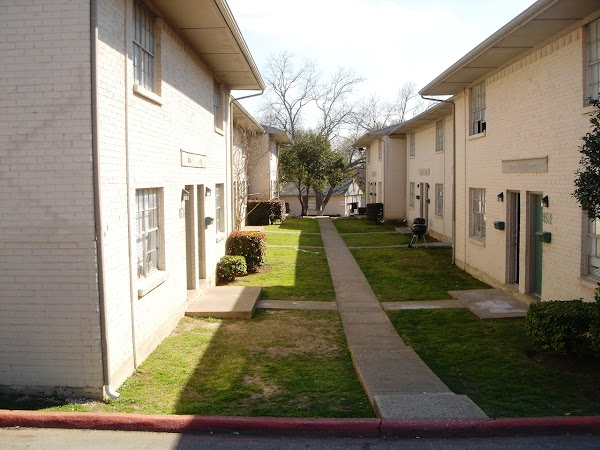 Landmark on the Valley Apartments apartments in Addison, TX