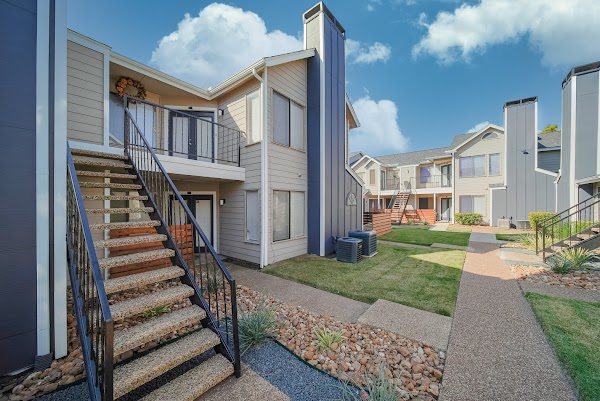 Woodside at Lake Highlands apartments in Addison, TX