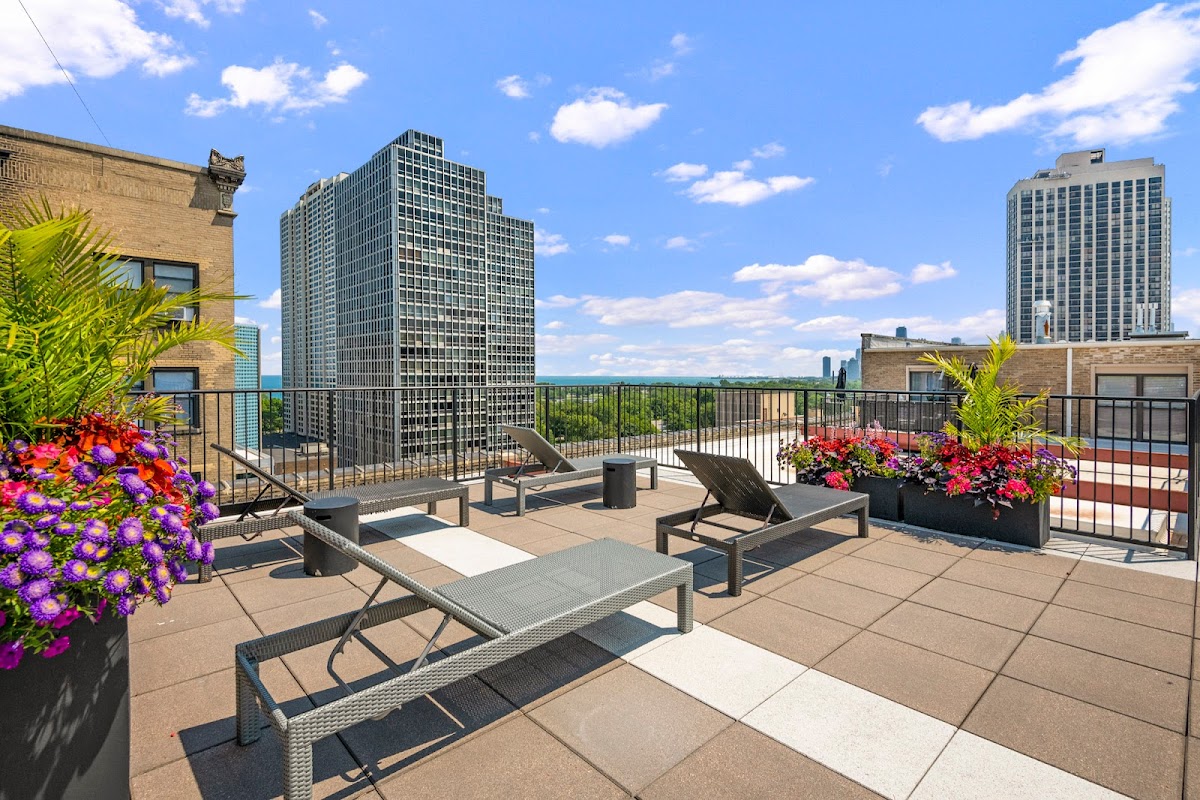 Reside on Surf apartments in Chicago IL