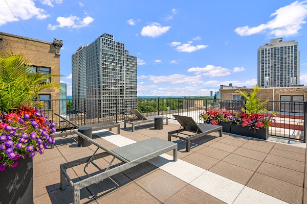 Reside on Surf apartments in Chicago IL