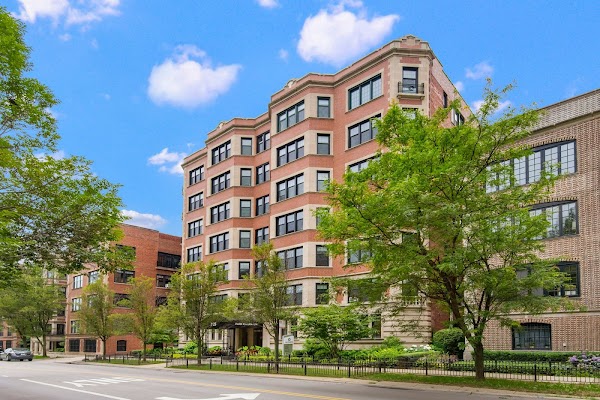 Park Fullerton by Reside apartments in Chicago IL