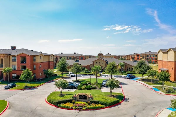 Bella Madera apartments in Addison, TX