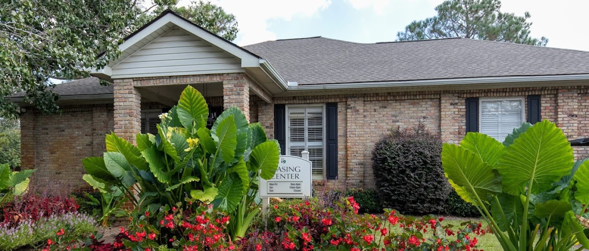Yester Oaks apartments in Mobile, AL
