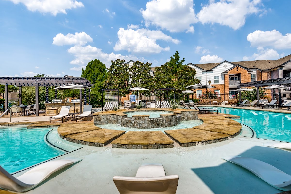 Vista 121 apartments in Lewisville, TX