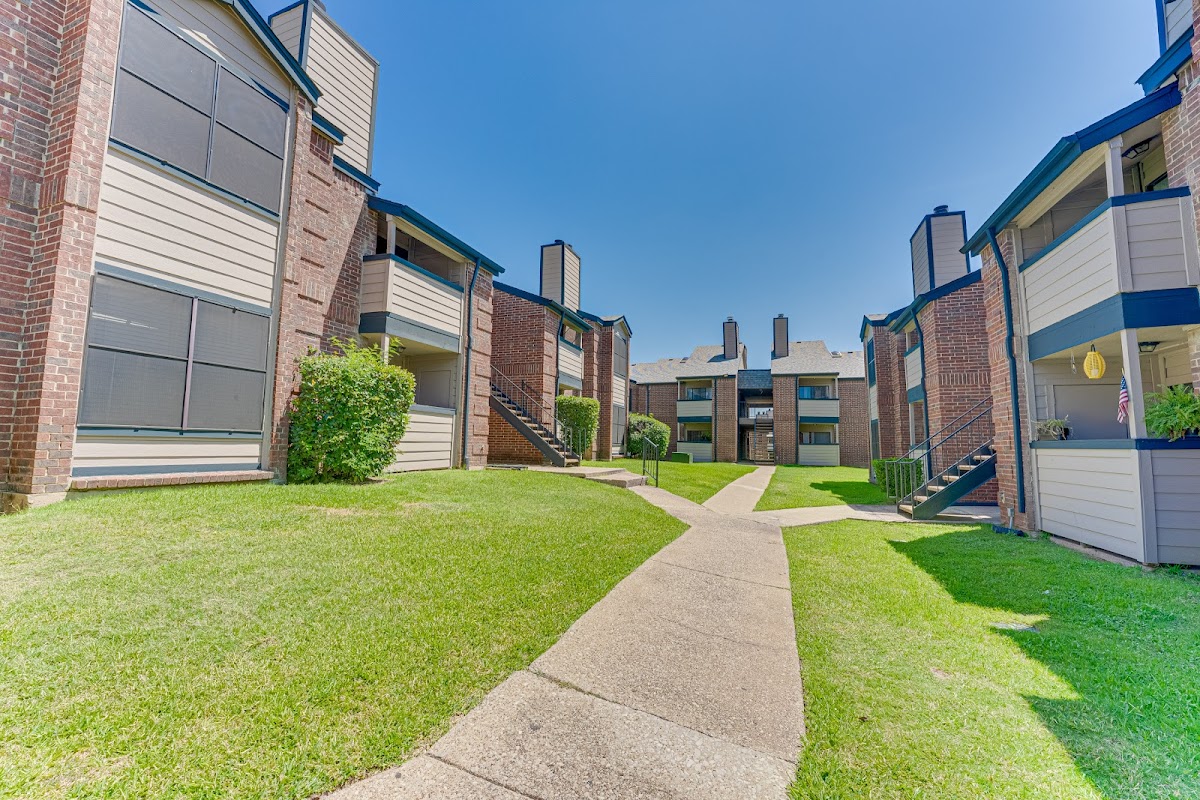Indian Creek Apartments apartments in Carrollton, TX
