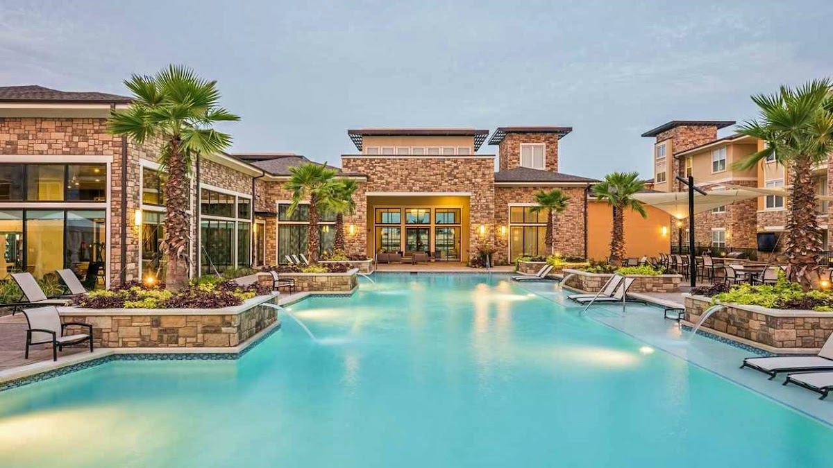 Olympus Grand Crossing apartments in Katy TX