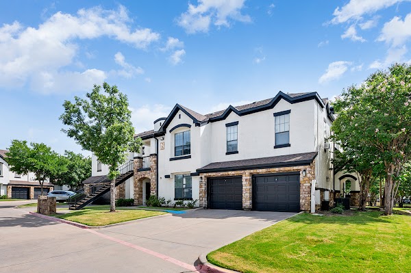 Villas of Vista Ridge apartments in Addison, TX