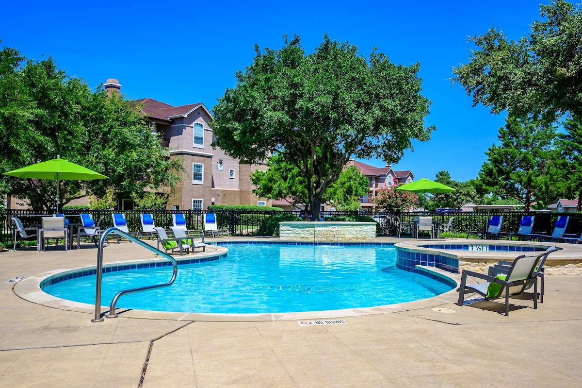 The View at Lakeside apartments in Lewisville, TX