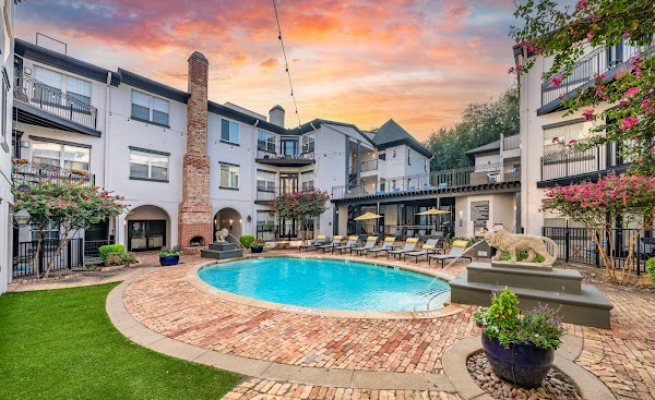 MAA Uptown Village apartments in Dallas TX