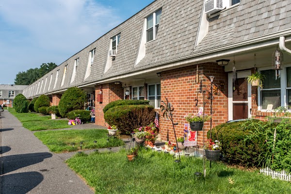 Edgewood Apartments apartments in Agawam, MA