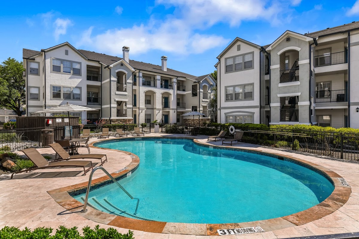 Cortland One Twenty One apartments in The Colony, TX