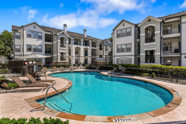 Cortland One Twenty One apartments in Addison, TX