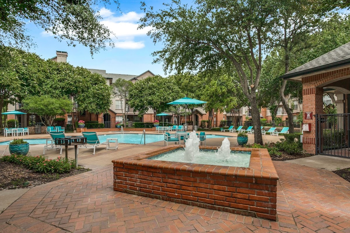 Arboretum Estates apartments in Richardson, TX