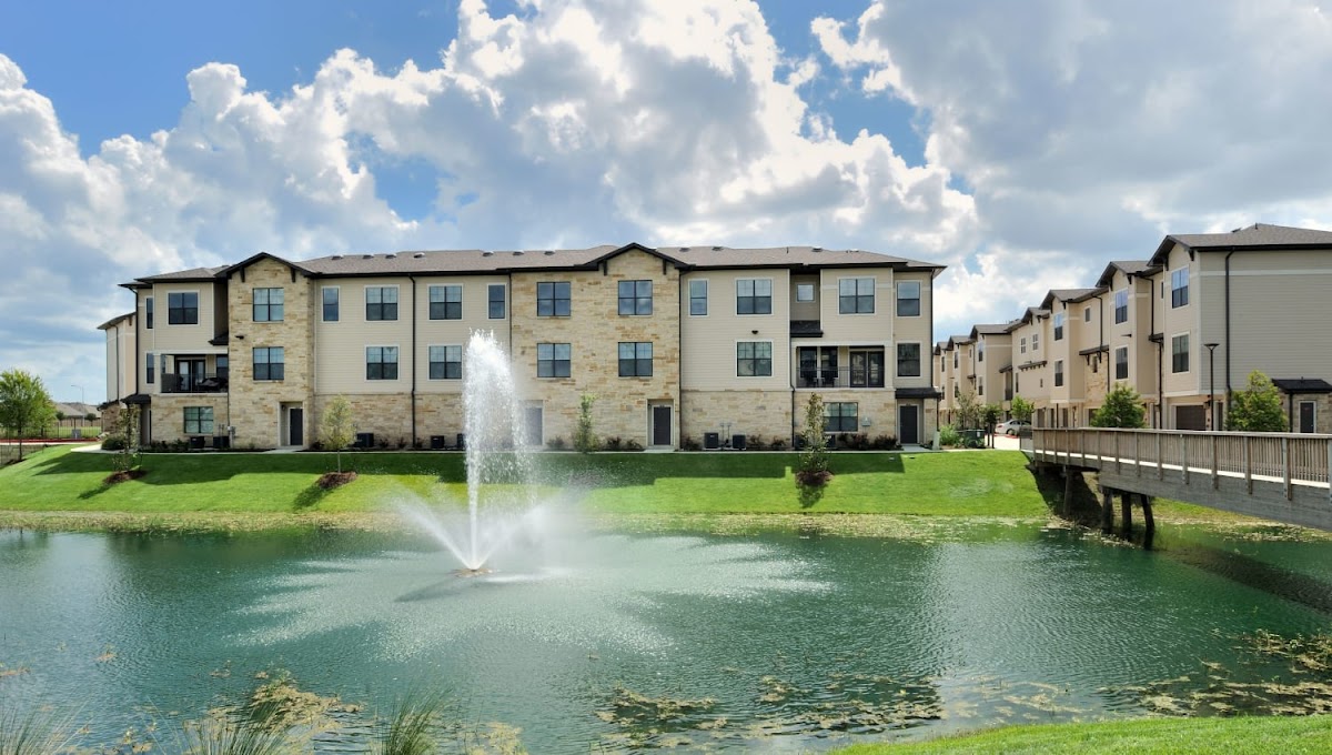 Olympus Falcon Landing apartments in Katy TX