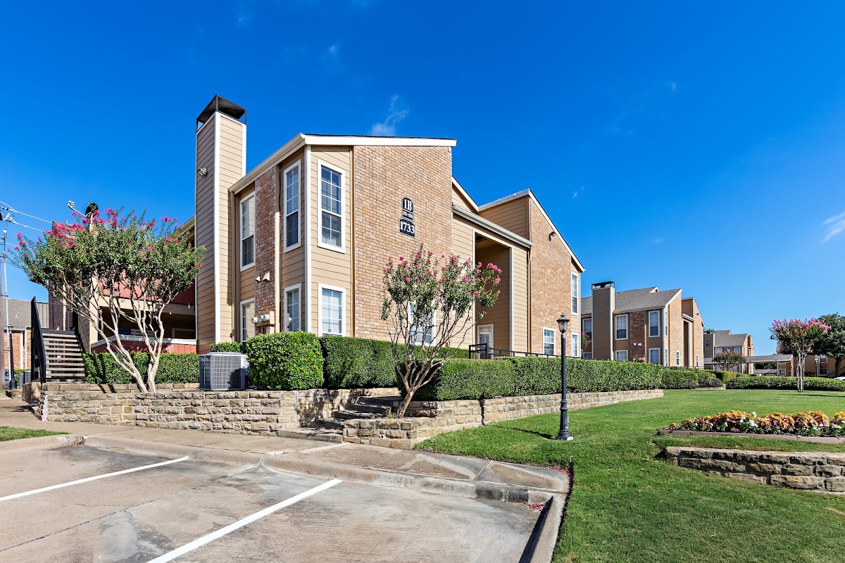 Galleria Townhomes apartments in Carrollton, TX