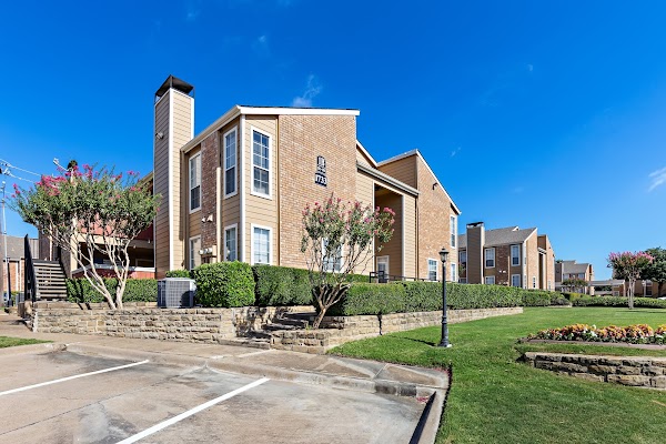 Galleria Townhomes apartments in Carrollton, TX