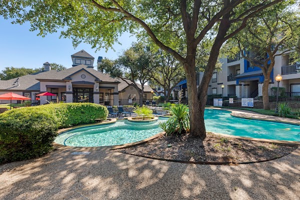 Keystone Falls apartments in Addison, TX