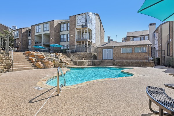 The Glen at Highpoint apartments in Addison, TX