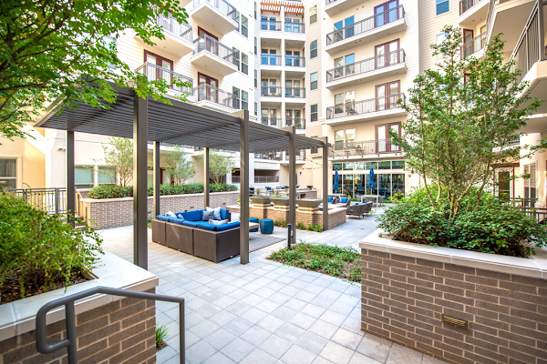 Howell Uptown apartments in Dallas TX