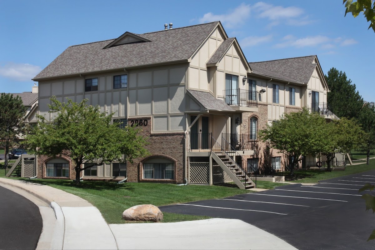 The Edge at Oakland apartments in Auburn Hills, MI