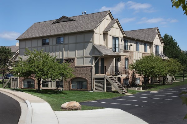 The Edge at Oakland apartments in Auburn Hills, MI