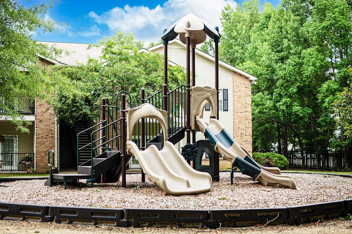 The Pointe at Highland apartments in Jackson, MS