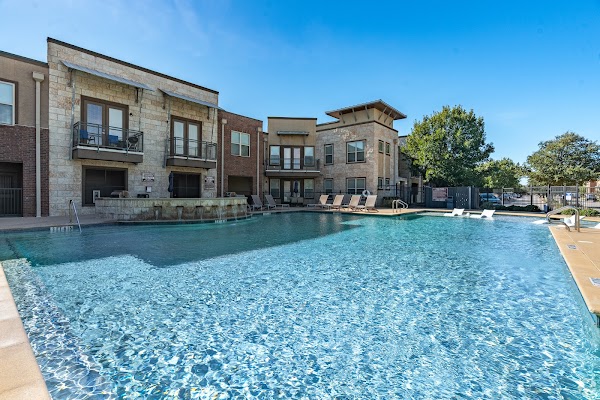 Oxford at The Boulevard apartments in Addison, TX