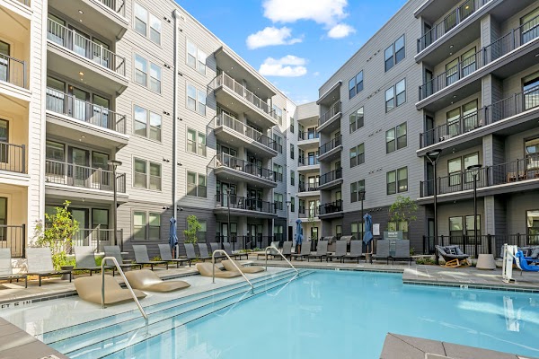 Raven South End apartments in Charlotte NC