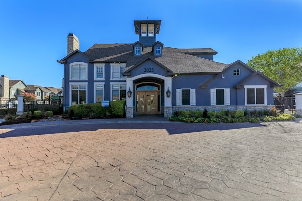 Lakepointe Residences apartments in Addison, TX