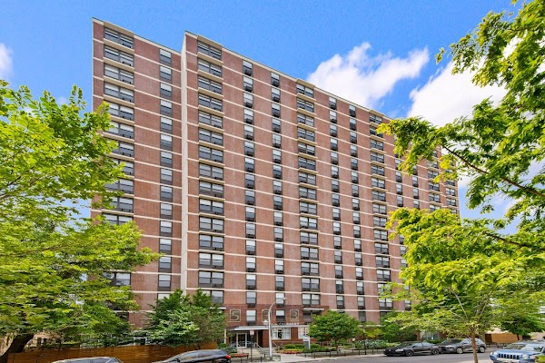 Reside on Barry apartments in Chicago IL