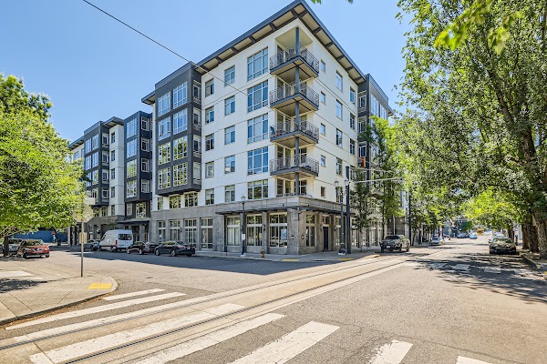 10th @ Hoyt apartments in Portland OR