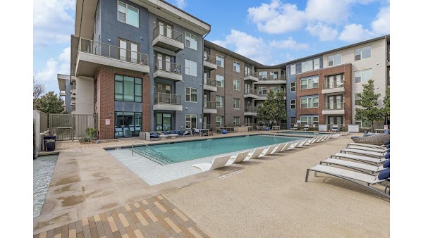 The Briscoe apartments in Addison, TX