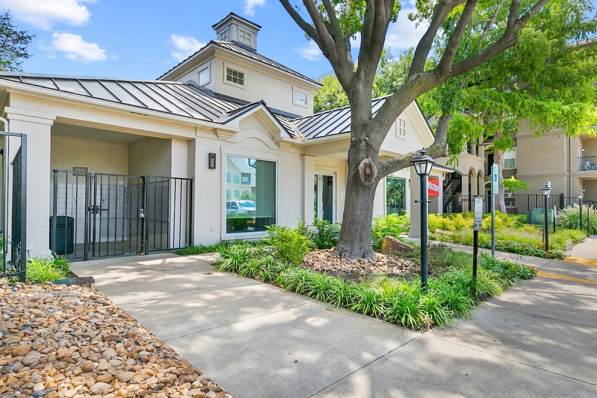 La Costa Villas apartments in Dallas, TX