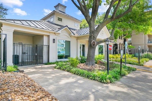 La Costa Villas apartments in Addison, TX