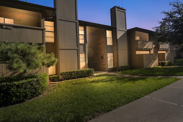 Valley Estates apartments in Richardson, TX