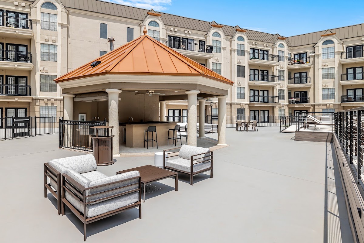 Chateau de Ville apartments in Addison, TX