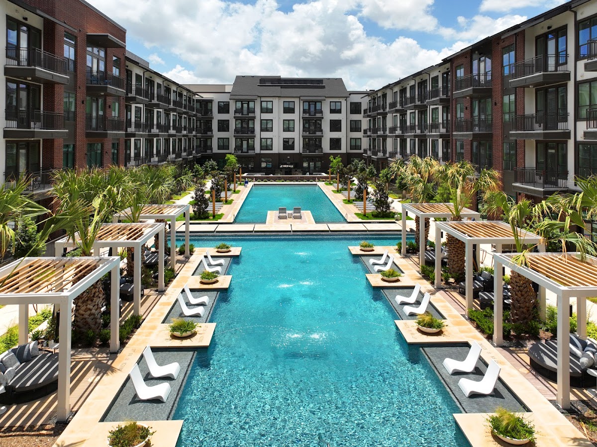 Belt & Main apartments in Richardson, TX