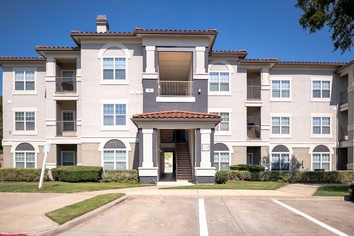 The Pointe at Vista Ridge Apartments apartments in Addison, TX