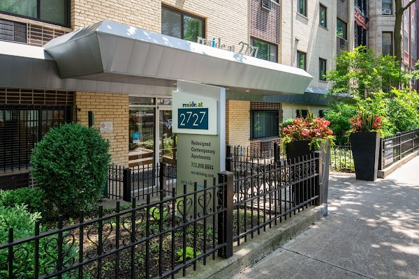 Reside at 2727 apartments in Chicago IL